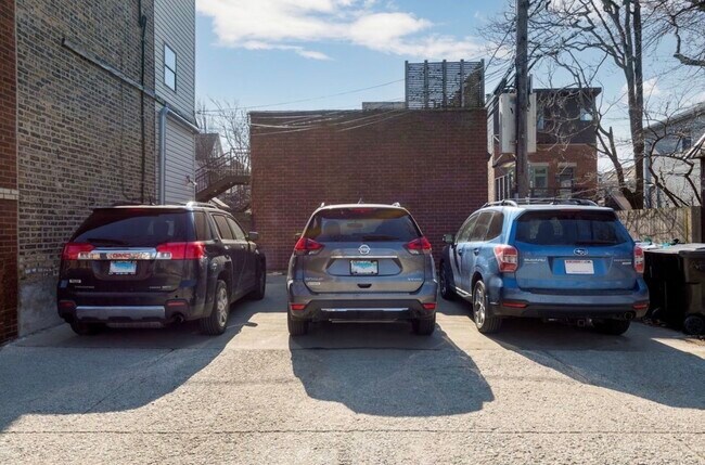 Building Photo - 2207 W School St