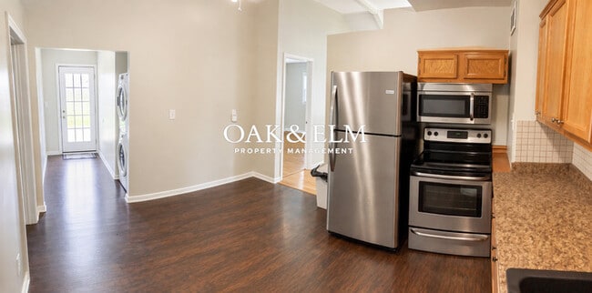 Building Photo - Welcome to this beautifully updated 4 bedrooms, 2 full bath, 1400 Square feet home