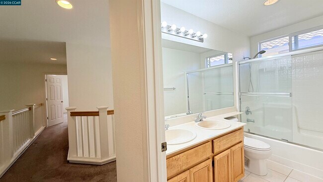 Building Photo - 1023 Vista Pointe Cir