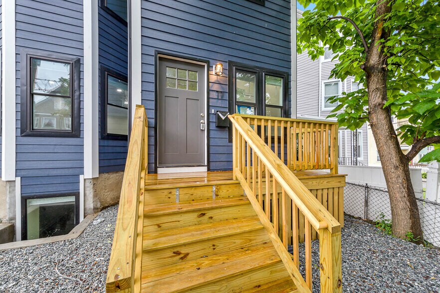 Building Photo - 77 Winchester St