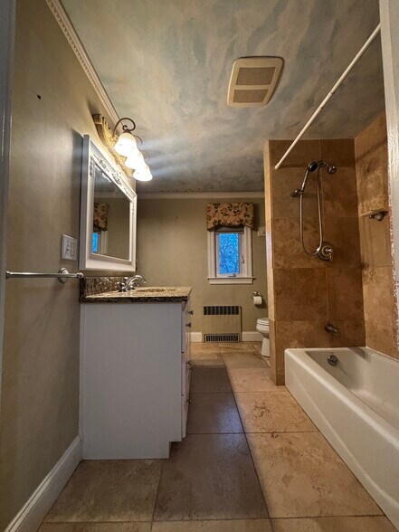 Building Photo - 30 Linwood Ave