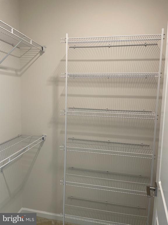 Building Photo - 23275 Milltown Knoll Square