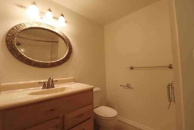 Building Photo - Ravenna Charmer!!’