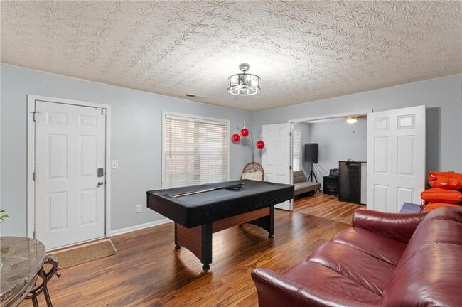 Building Photo - 40 Pine Shadow Cir