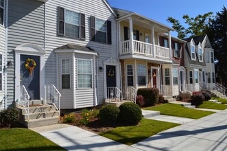 Building Photo - 986 900 E