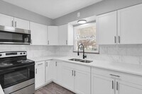 Building Photo - 1820 Oakwood Ave