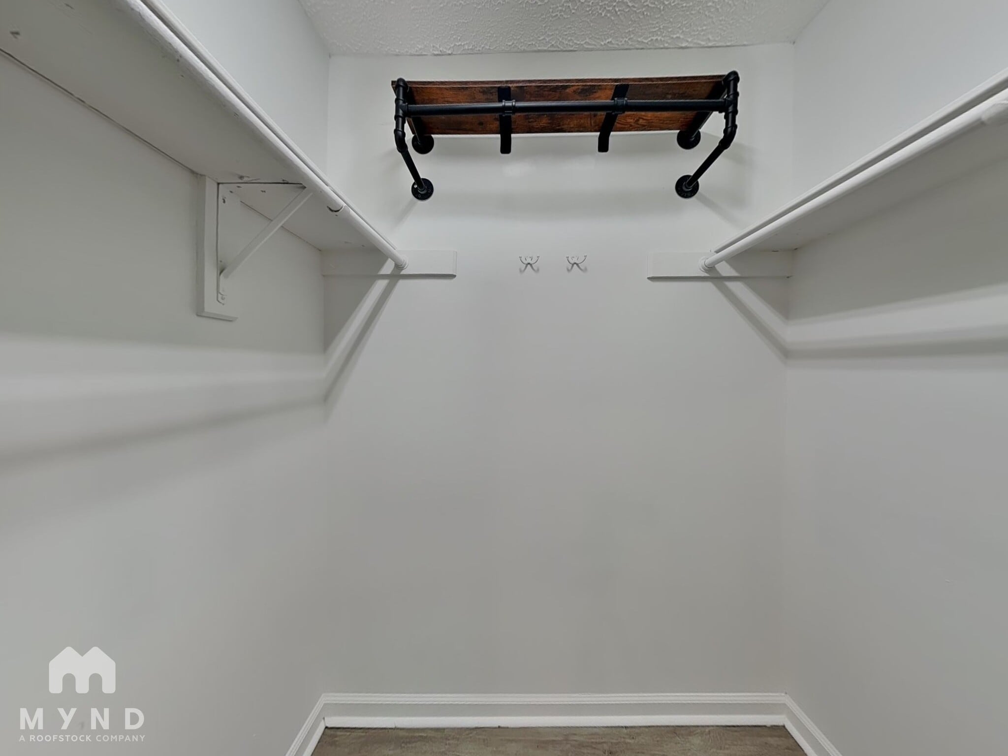 Building Photo - 5037 Huntingcreek Dr