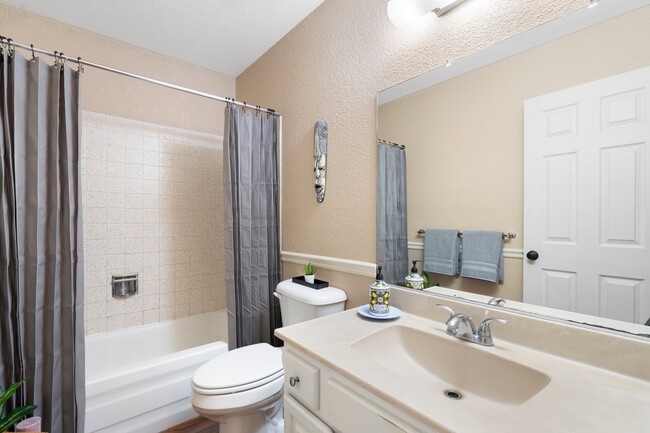 Guest bathroom - 887 E Peila Ave