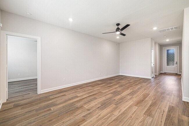 Building Photo - 6107 White Spruce Dr