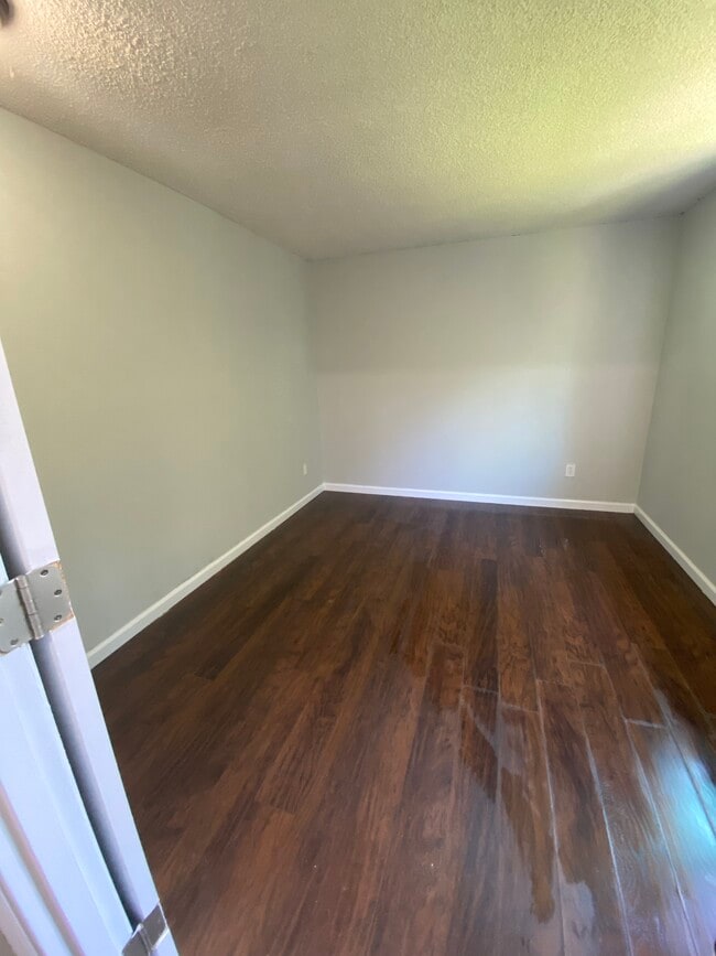 Building Photo - 10318 15th Ave Ct E