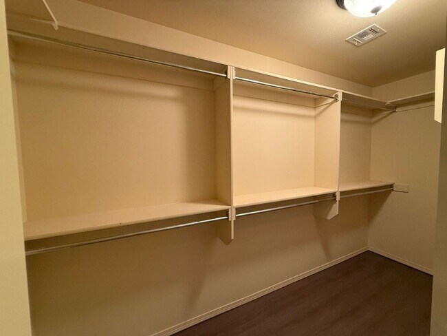 Building Photo - Welcome to your beautiful 3 bedroom home in the Battle Creek golf community!