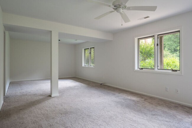 Building Photo - 1285 Branchlands Dr