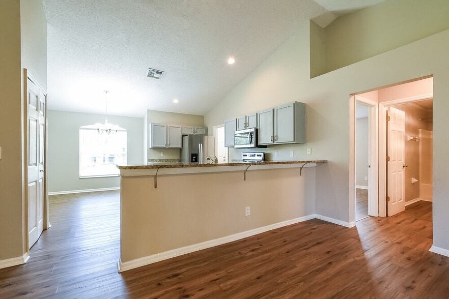 Building Photo - 2233 Lake Pointe Cir
