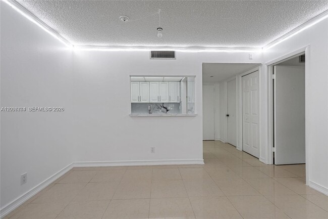 Building Photo - 200 Lakeview Dr