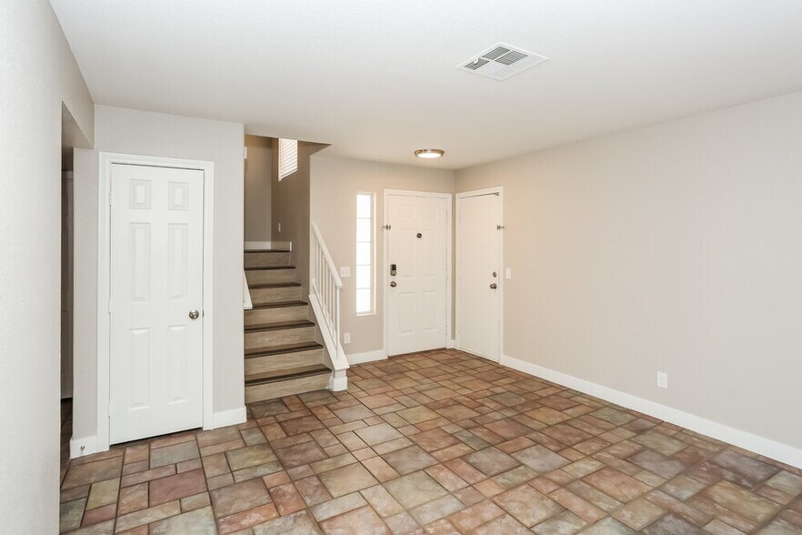 Building Photo - 3313 Salmon Creek Dr