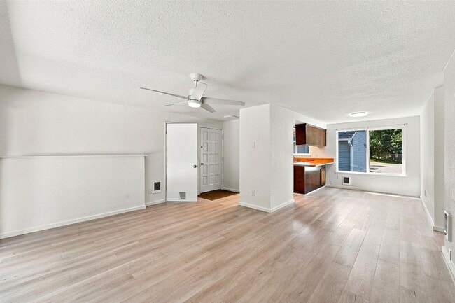 Building Photo - 7100 Hawks Prairie Rd NE