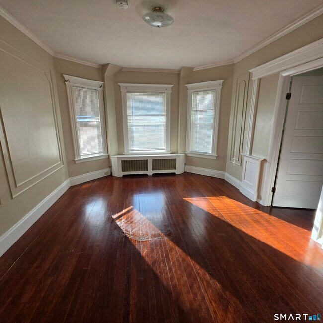 Building Photo - 142 Oakland Terrace