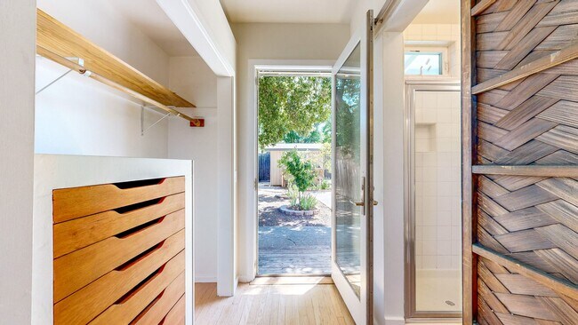 Building Photo - Beautiful 2 Bedroom 2 Bathroom Single Fami...