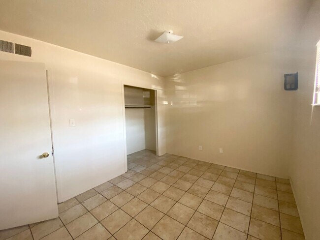 Building Photo - Nice two bedroom close to NMSU!