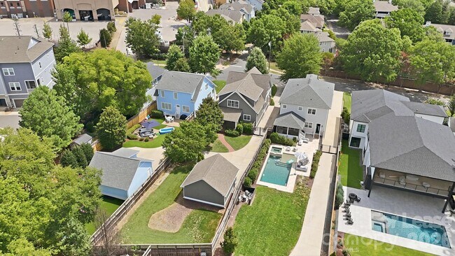 Building Photo - 404 Iverson Way