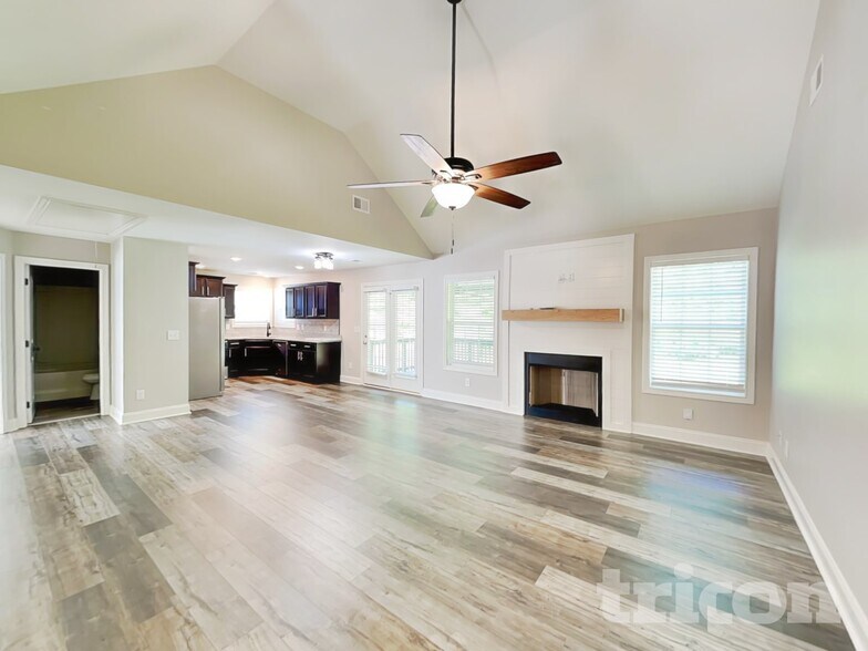 Building Photo - 492 Woodtrace Dr