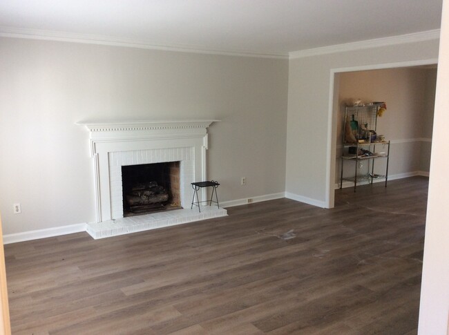 Building Photo - Updated Townhouse in Roswell/Alpharetta area