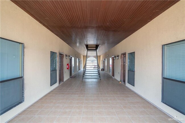 Building Photo - 25 Mimosa St