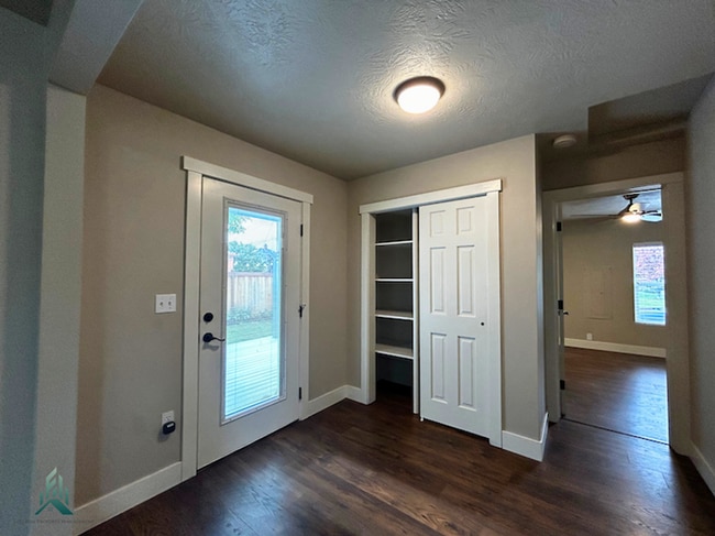Building Photo - Newly Remodeled Single Family Home