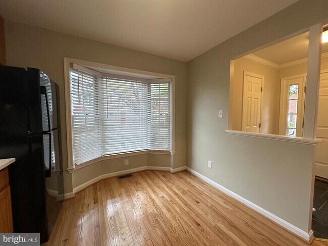 Building Photo - 2120 N Tazewell Ct