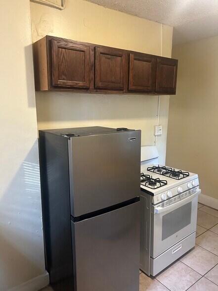 kitchen - 667 Rutherford Ave