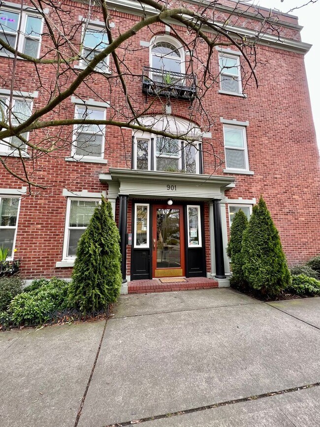 Building Photo - Classic Living at the Novell! Close to UW ...