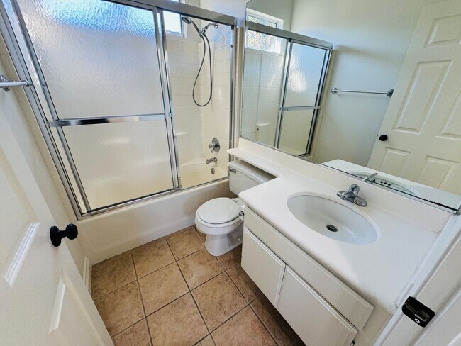 Building Photo - Stunning Sanctuary Awaits