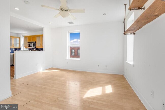 Building Photo - 3001 W Girard Ave