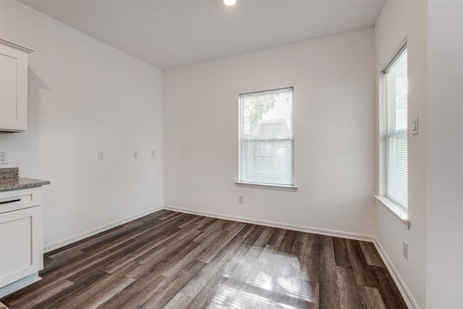 Building Photo - 12721 Plummersville St