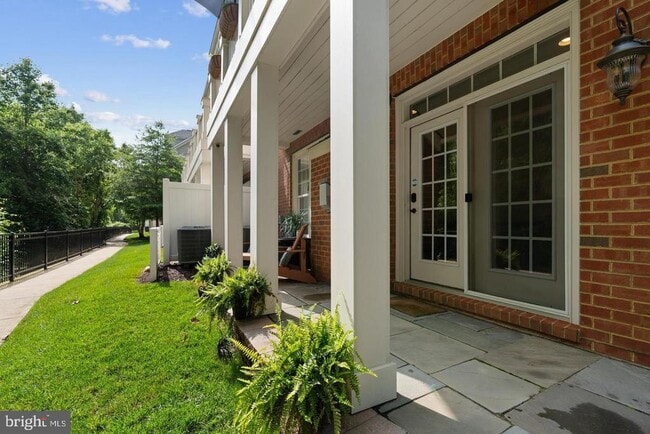 Building Photo - 10665 Yorktown Ct