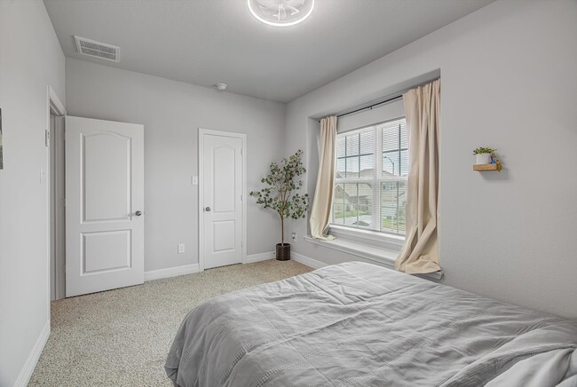 Building Photo - 2319 Gentle Breeze Ln