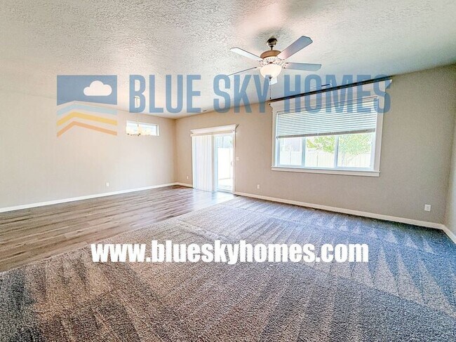 Building Photo - 4112 E Blueberry St