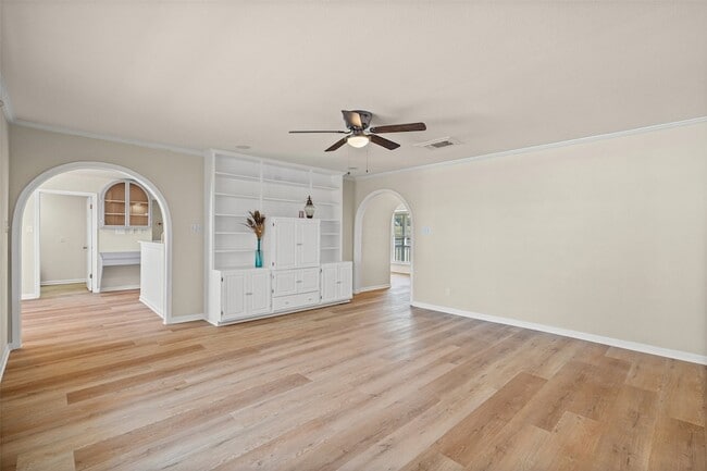 Building Photo - 201 Gail Dr