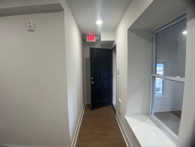 Building Photo - 812 W Roosevelt Blvd