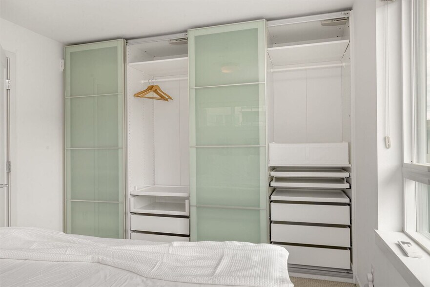 Building Photo - 301 Valley St