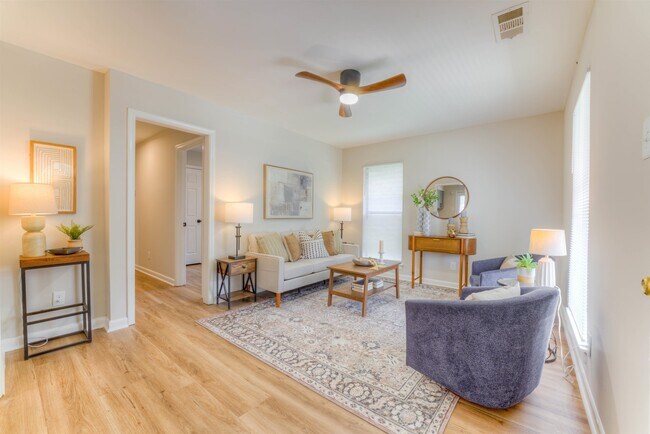 Building Photo - 548 N 6th St