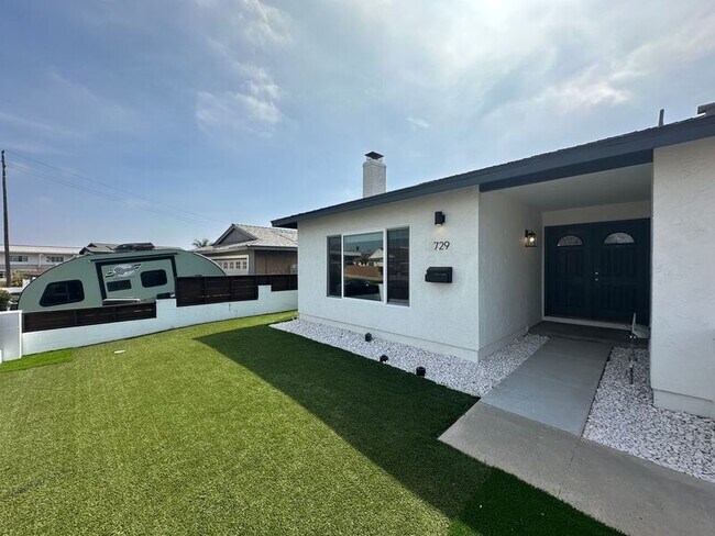 Building Photo - 731-731 Reef Dr
