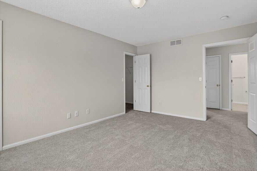 Building Photo - 4054 Perth St