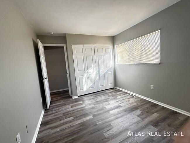 Building Photo - Nicely updated unit nestled in the foothil...