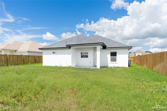 Building Photo - 16 Country Club Dr