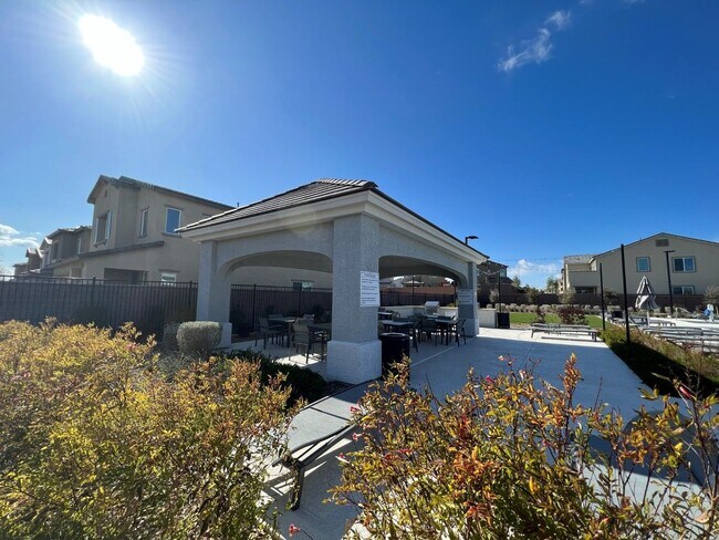 Building Photo - 4 BEDROOMS, 2.5 BATHS AT VILLIAGES AT TULE...