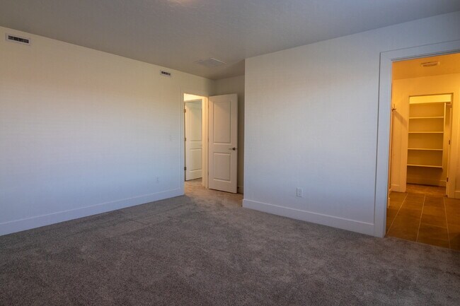 Building Photo - "READY NOW! 3-Bed PLUS Office-Townhouse Retreat in Eagle, ID – Spacious Living with 2.5 Baths!"