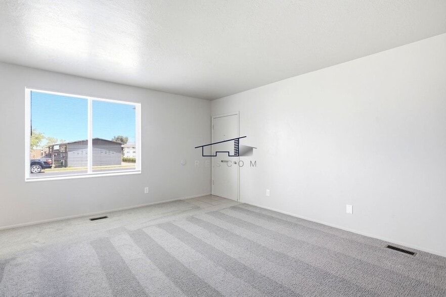 Building Photo - 445 W 4900 S