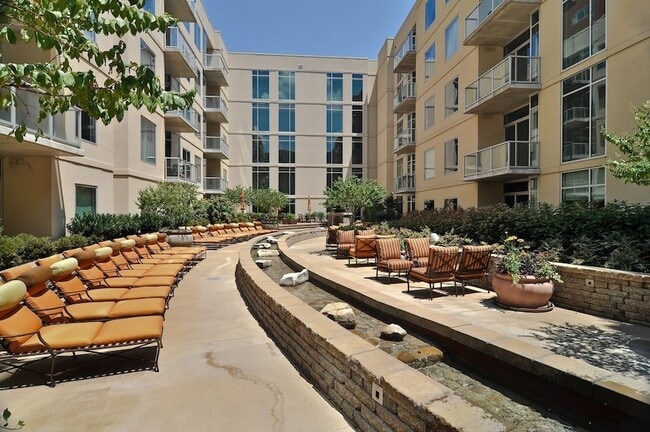 Building Photo - 600 12th Ave S