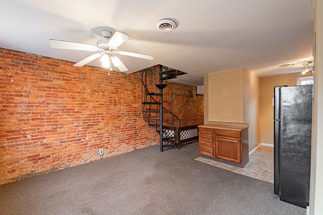 Building Photo - 530 N 32nd St